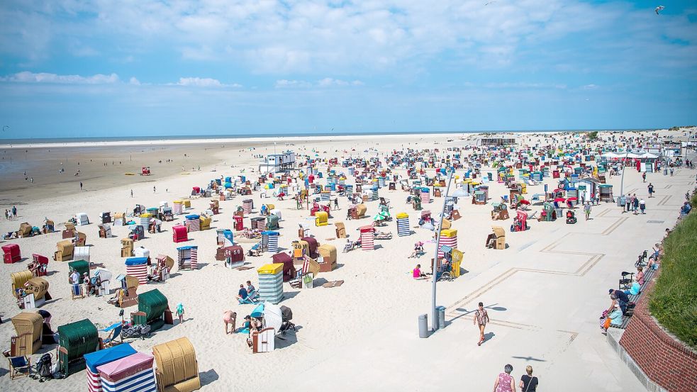 Borkum ist weiterhin ein beliebtes Reiseziel – wenn auch vermehrt für kürzere Aufenthalte. Foto: Sina Schuldt/dpa