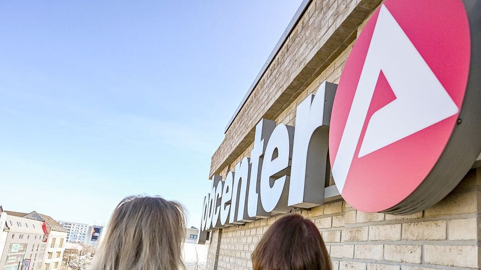 So bewerten Langzeitarbeitslose nach einer Studie ihre Besuche im Jobcenter. (Archivbild) Foto: Jens Kalaene