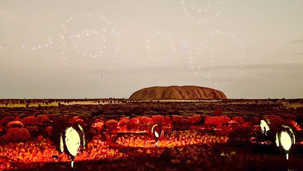 Der Uluru gilt als eines der Wahrzeichen Australiens. (Archivbild) Foto: Carola Frentzen/dpa