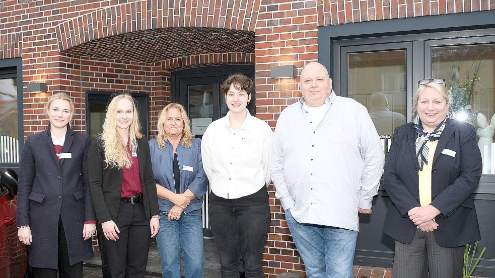 Das Team ist bereit. Julia Schmidt (von links), Hilke Thiede, Ilka Müller, Marike Bernhard, Geschäftsführer Marcus Schumacher und Sonja Specht freuen sich auf die kommenden Aufgaben in der neuen Tagesstätte. Foto: Melchert Stromann