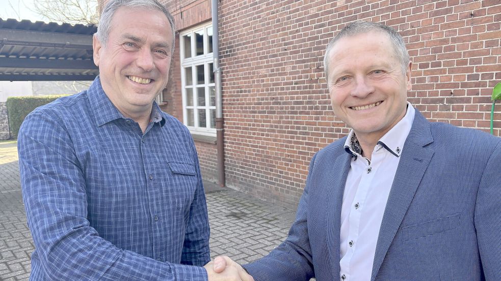 Oberst a.D. Nobert Heß (links) aus Wittmund ist neuer Leiter der Sektion Ostfriesland der Gesellschaft für Sicherheitspolitik. Damit folgt er auf den Auricher Andreas Epple. Foto: Aiko Recke