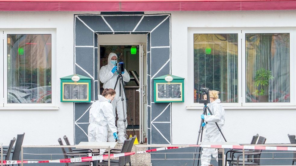 Fahnder sichern Spuren. Foto: Andreas Arnold