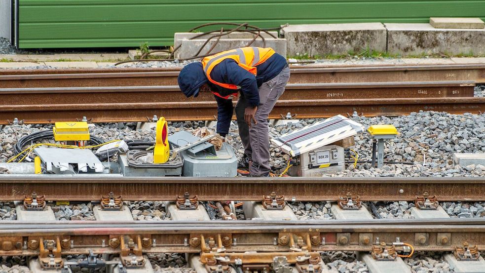 Die Deutsche Bahn schiebt einen milliardenschweren Investitionsrückstau vor sich her. (Archivbild) Foto: Andreas Arnold