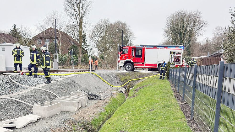 Eine Gasflasche geriet auf einer Baustelle in Weener in Brand. Foto: Feuerwehr