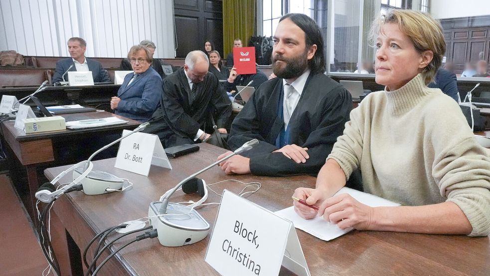 Prozess wegen mutmaßlicher Kindesentführung: Gastronomin Christina Block (rechts) und ihr Anwalt Ingo Bott. Foto: dpa/Marcus Brandt