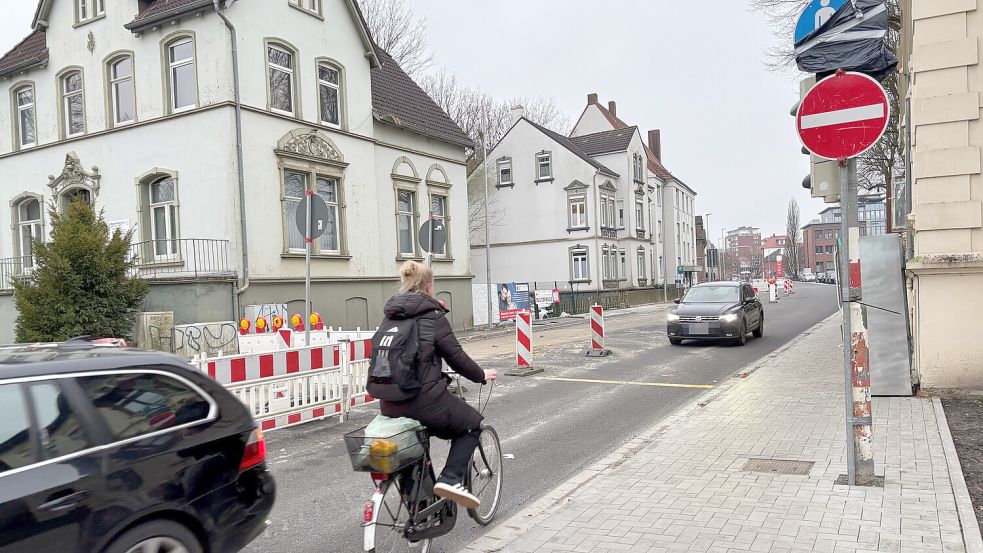 Noch ist die Martin-Faber-Straße nur in eine Richtung befahrbar – was nicht jeder beachtet. Foto: Marion Luppen