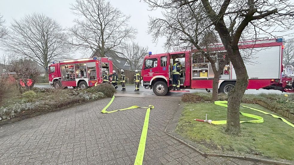 Die Feuerwehr Westrhauderfehn ist an diesem Dienstagabend zu einem Schornsteinbrand zur Papenburger Straße ausgerückt.