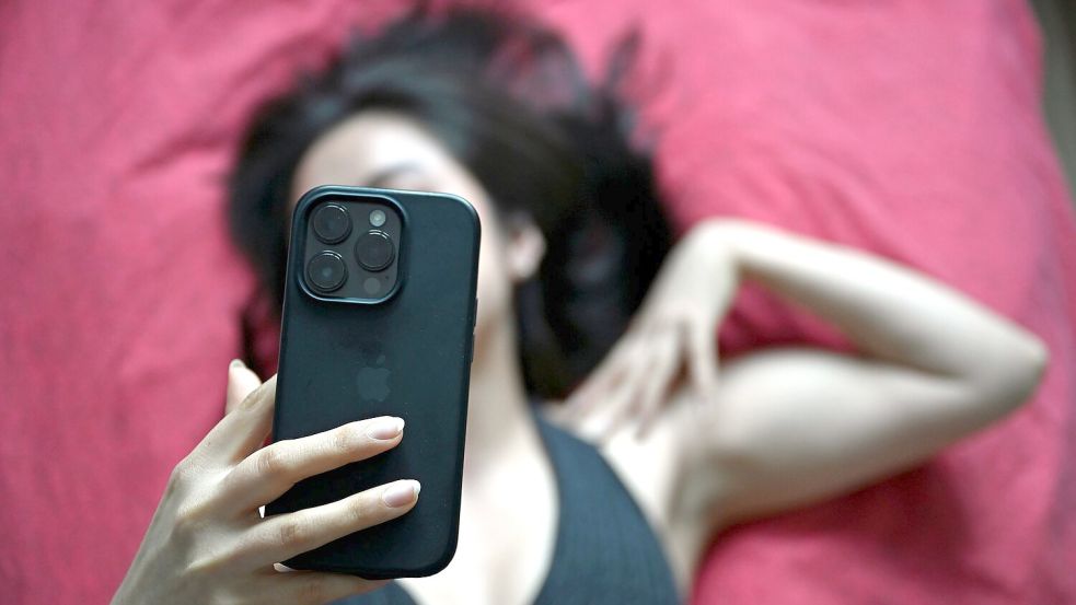 Sich selbstbewusst und sexy zu fühlen ist wohl der Grund für viele, „Thirst Traps“ zu posten. (Symbolbild) Foto: Elisa Schu/dpa