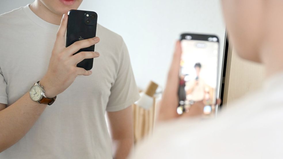 Sexy Posen können das eigene Ego stärken, erklärt eine Sozialpädagogin. (Symbolbild) Foto: Elisa Schu/dpa