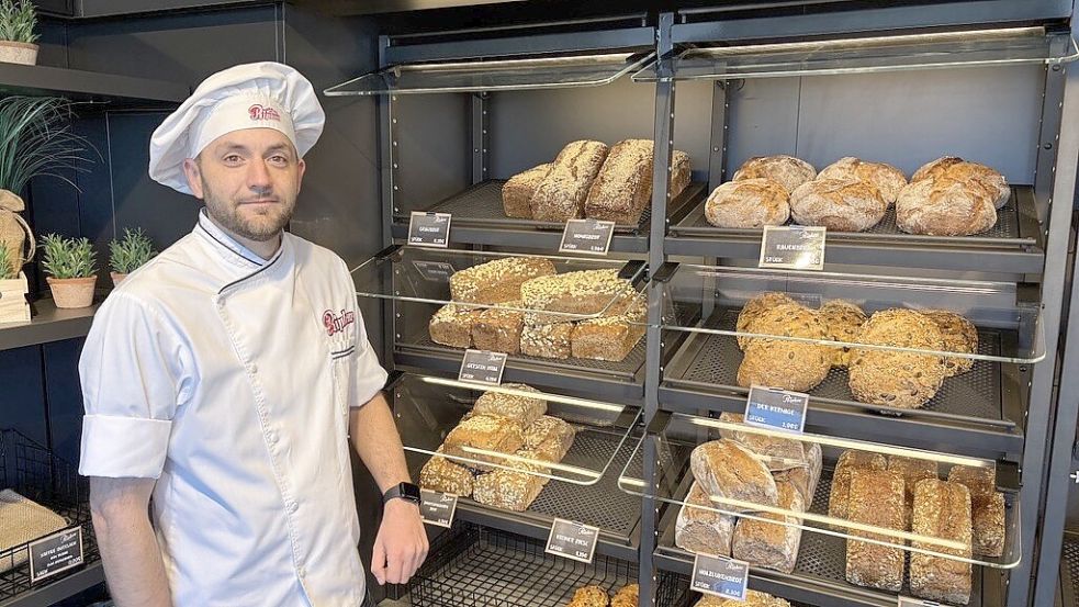 Milan Rämmele ist Bäcker von Beruf und Verkaufsleiter bei Ripken. Foto: Rilana Kubassa