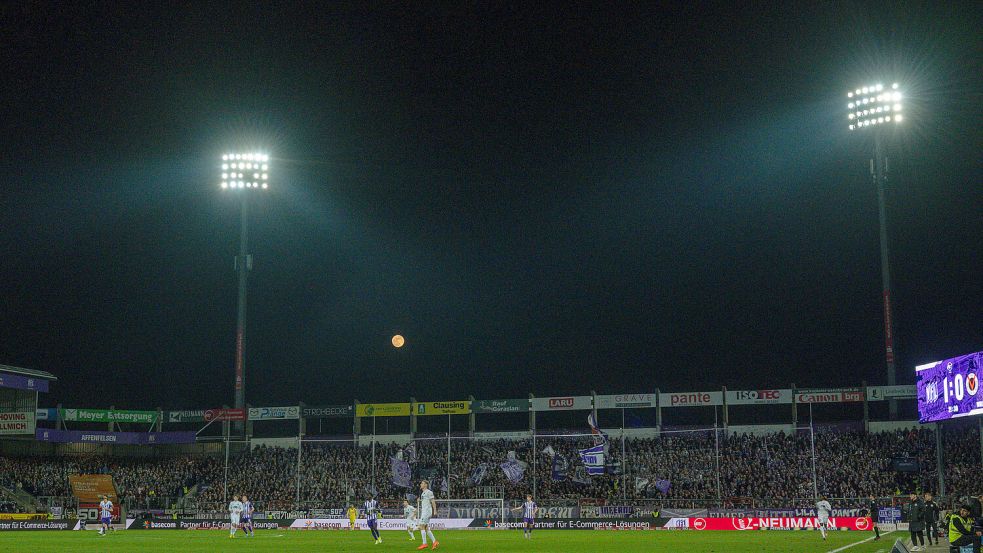 Der VfL Osnabrück hat die Lizenz für die 3. Liga und die 2. Bundesliga beantragt. Das Stadion an der Bremer Brücke könnte beim Lizenzierungsprozess eine Rolle spielen. Foto: imago/osnapix
