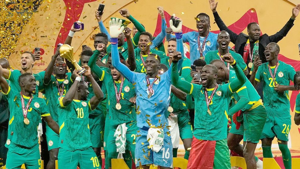 Die senegalesischen Nationalspieler und der nationale Verband wollen die Entscheidung des Berufungsgerichts des afrikanischen Fußball-Verbands CAF nicht akzeptieren. (Archivbild) Foto: Mosa’ab Elshamy/AP/dpa