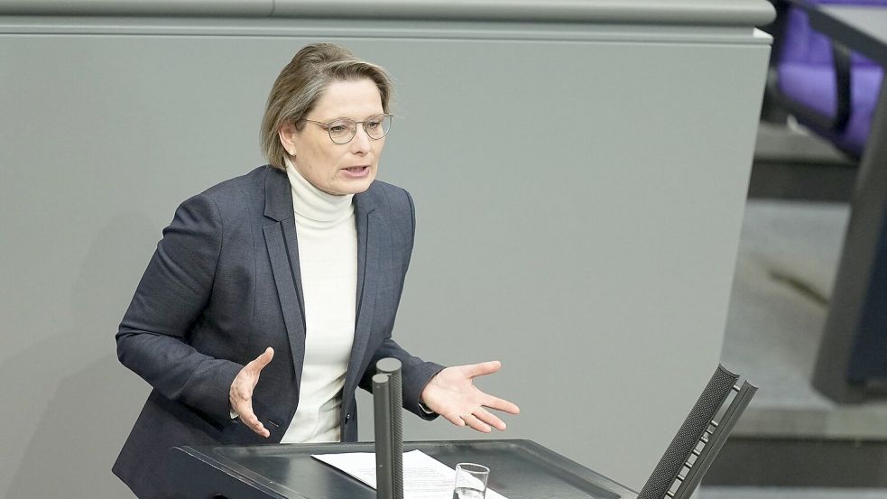 Entstanden ist der Gesetzentwurf zu den Haftungsfragen im Haus von Justizministerin Stefanie Hubig. Die SPD-Politikerin ist in der Bundesregierung auch verantwortlich für den Verbraucherschutz. (Archivbild) Foto: Michael Kappeler/dpa