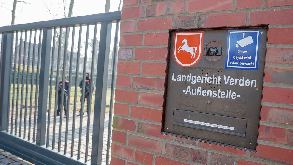 Ein Sprengstoffhund hat während des Verhandlungstermins im Prozess gegen Daniela Klette angeschlagen. (Symbolfoto) Foto: Focke Strangmann