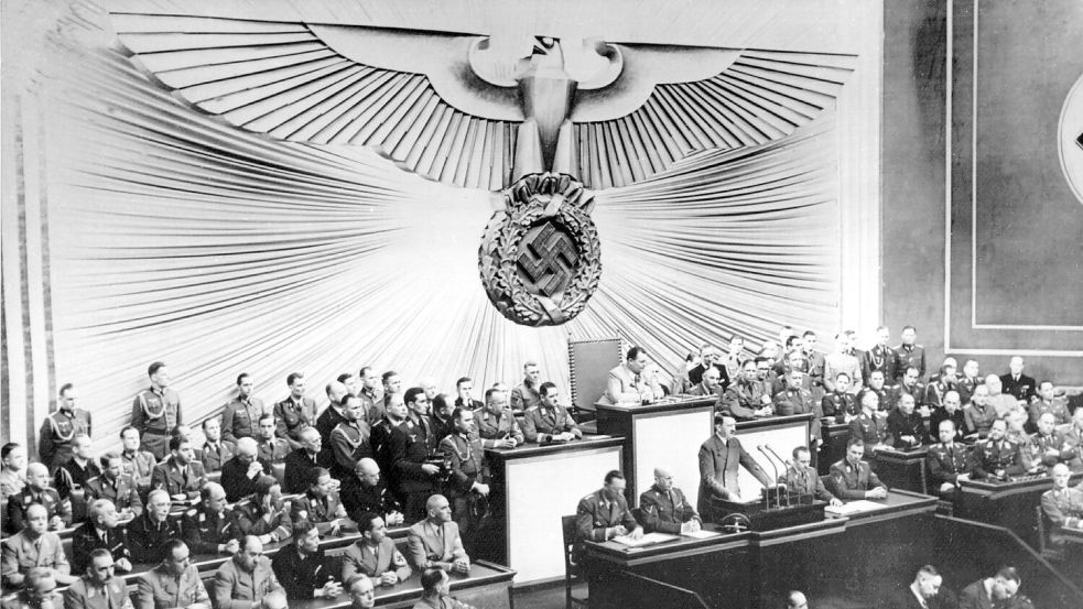 Auch Adolf Hitler, hier bei seiner Rede vor dem Reichstag in Berlin am 1. September 1939, findet sich in den Unterlagen des US-Nationalarchivs. Foto: dpa