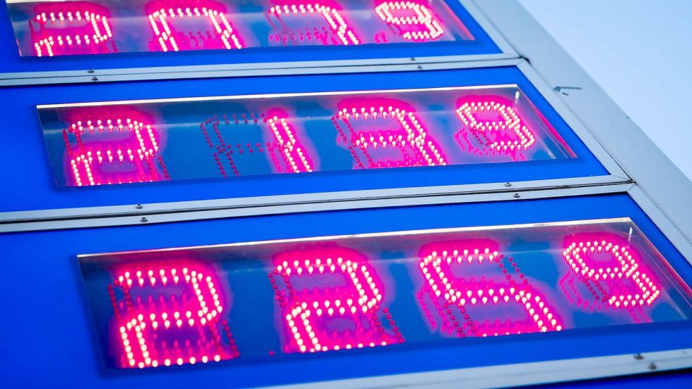 An den Tankstellen bekommen die Menschen in Deutschland die Auswirkungen des Krieges im Iran zu spüren. (Symbolbild) Foto: Christoph Soeder/dpa