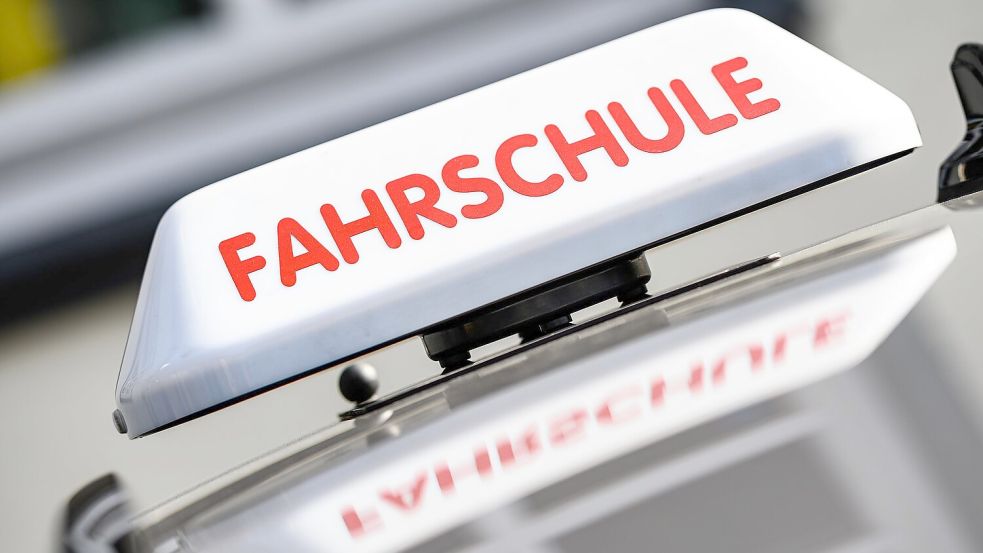 Ein Fahrschüler tritt betrunken zu einer Fahrstunde in Haselünne an und wird von der Polizei gestoppt. (Symbolbild) Foto: Swen Pförtner