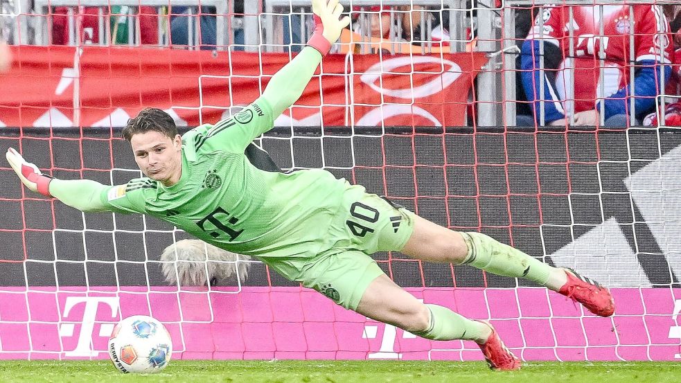 Großer Sprung: Jonas Urbig hat es als Nummer zwei beim FC Bayern ins Nationalteam geschafft. (Archivbild) Foto: Harry Langer