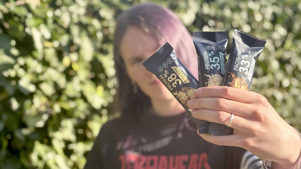 Produkte mit extra Protein sieht man in vielen Regalen. Doch wie sinnvoll sind sie? Foto: Romy Jochens