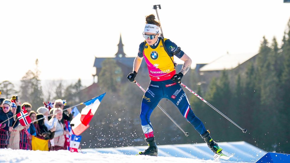 Lou Jeanmonnot gewinnt nach zweimal Olympia-Gold auch den Gesamtweltcup. Foto: Heiko Junge/NTB/dpa