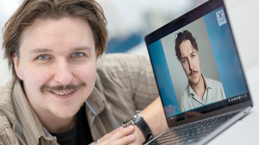 Joost Kolbe (links) und sein „lebensechter“ KI-Avatar (rechts). Foto: Klaus Ortgies