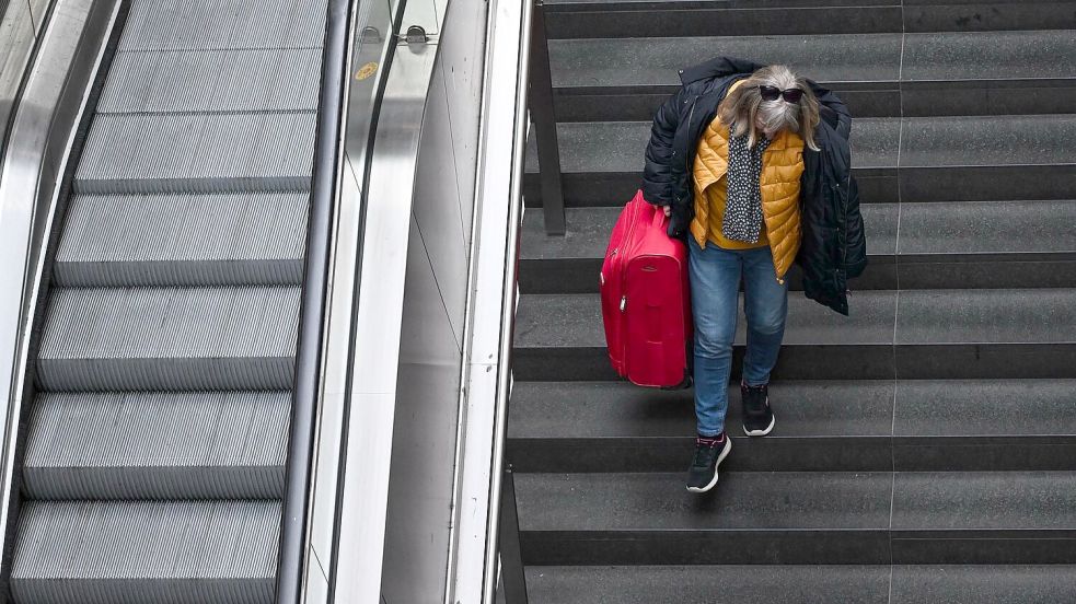 Seit rund vier Wochen stehen viele Rolltreppen am Berliner Hauptbahnhof und anderen deutschen Bahnhöfen still. (Archivbild) Foto: Britta Pedersen/dpa