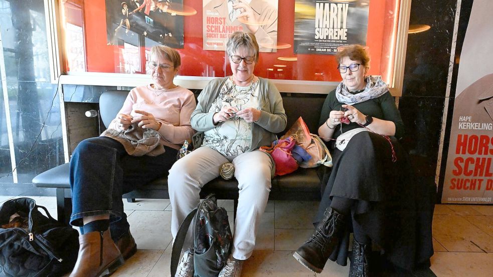 Welcher Film gezeigt wird, erfahren die Besucherinnen bei dem Kölner Event erst kurz vorher als Überraschung. Foto: Roberto Pfeil