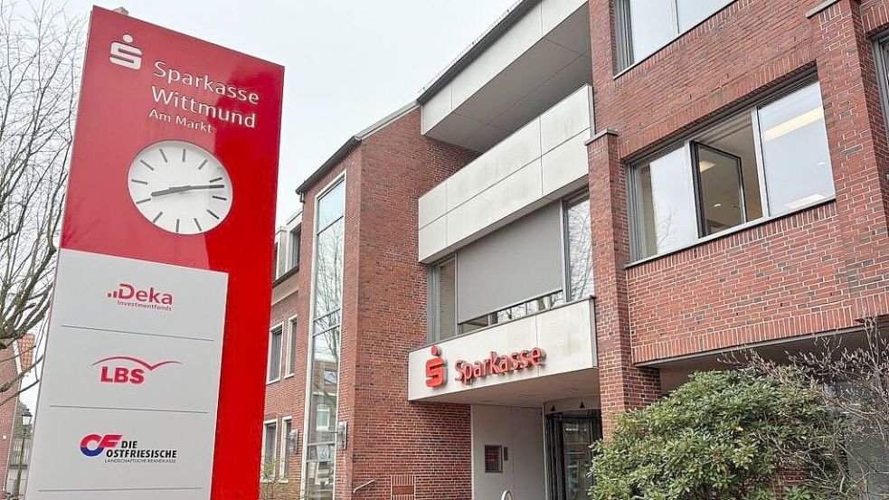 Die Sparkasse in Wittmund bleibt am Freitag geschlossen. Foto: Oltmanns