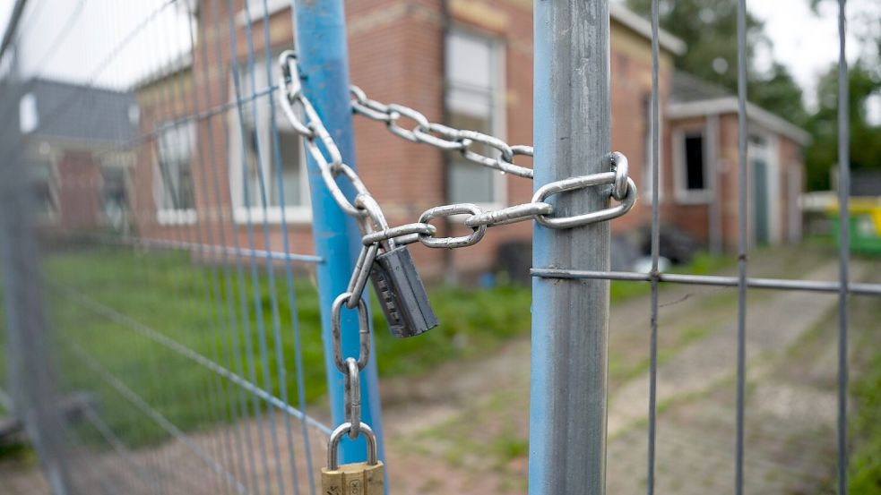 Die Folgen der durch die Erdgasgewinnung verursachten Erdbeben sind vielerorts in der Provinz Groningen zu sehen – wie hier im Oktober 2023 an einem abgesperrten Haus in Loppersum. Foto: Jeroen Jumelet/ANP/Imago Images
