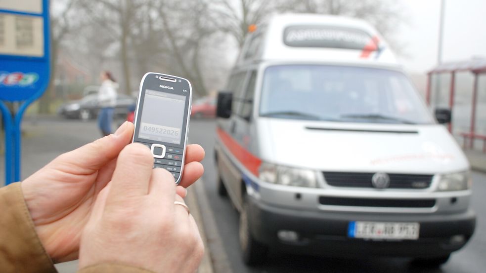 Unter den Telefonnummer 04952/2026 und 0180/1112026 kann man eine Fahrt mit dem Anrufbus ordern. Archivfoto: Sebastian Bete