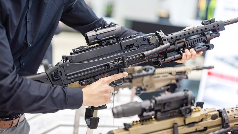 Ein Maschinengewehr von Heckler & Koch bei der Nürnberger Fachmesse Enforce Tac. Foto: Daniel Karmann