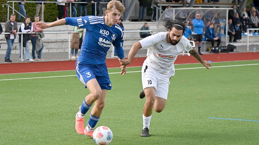 Jan Sabath (links) traf für Esens per Fallrückzieher zum 1:1. Foto: Heiner Steenhoff
