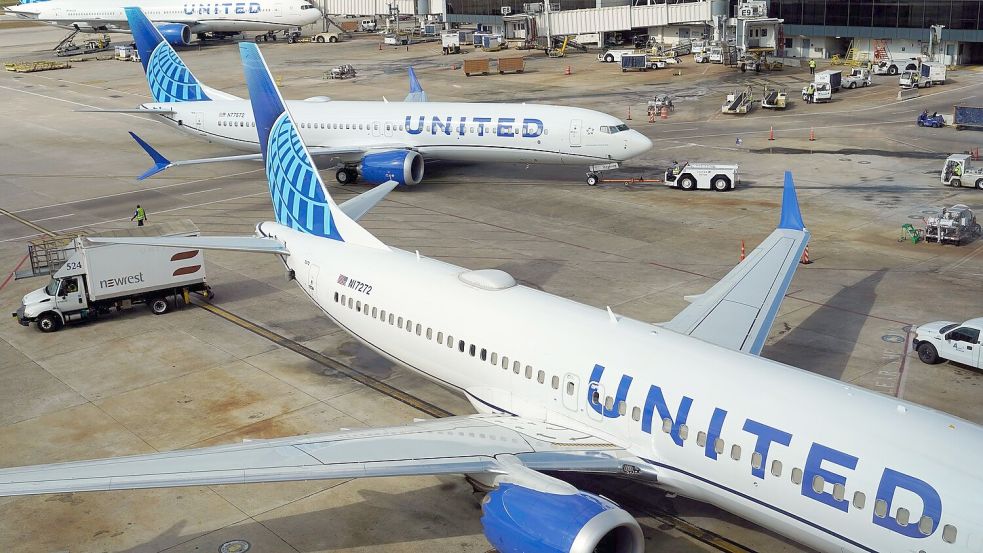 Die hohen Kerosin-Preise machten einige Flugstrecken von United Airlines unrentabel. (Archivbild) Foto: David J. Phillip/AP/dpa