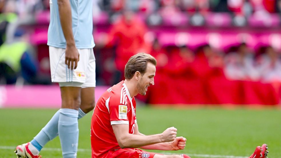 Harry Kane ballt nach seinem 31. Saisontor im Sitzen die Fäuste. Foto: Sven Hoppe