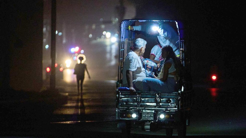 Das kubanische Stromnetz ist marode und auf Öl angewiesen. (Archivbild) Foto: Ramon Espinosa/AP/dpa