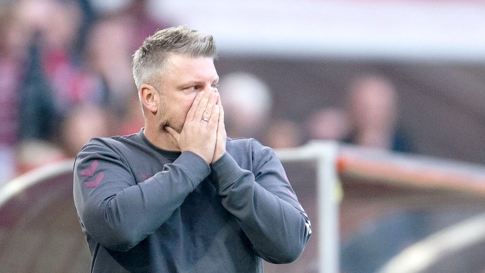 Kwasniok und der FC verpassten den erhofften Sieg gegen Gladbach. Foto: Marius Becker