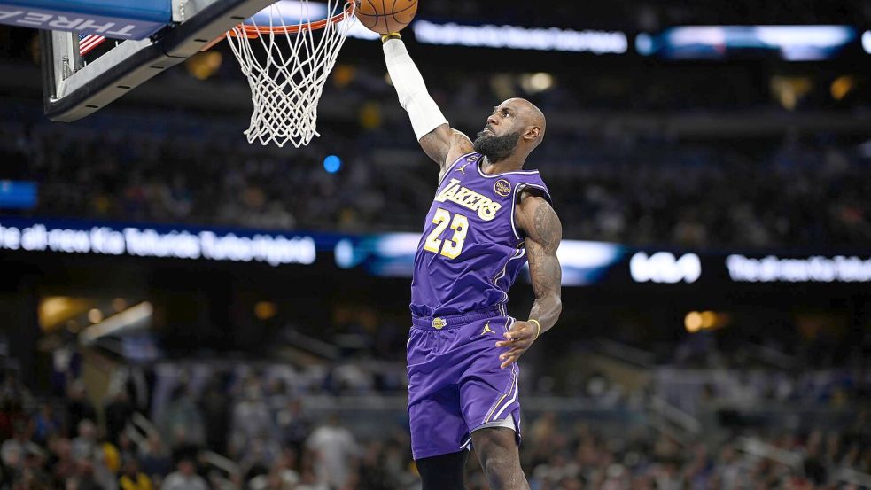 LeBron James hat nun die meisten Spiele in der NBA-Geschichte absolviert. Foto: Phelan M. Ebenhack/AP/dpa