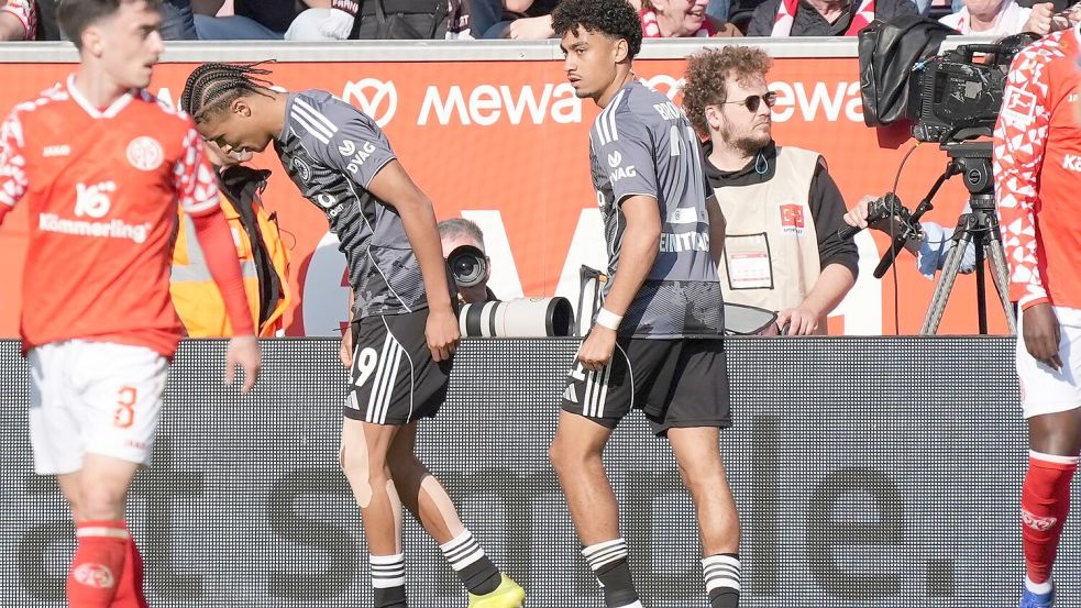 Blieb zur Pause angeschlagen in der Kabine: Nathaniel Brown (r). Foto: Marc Schüler