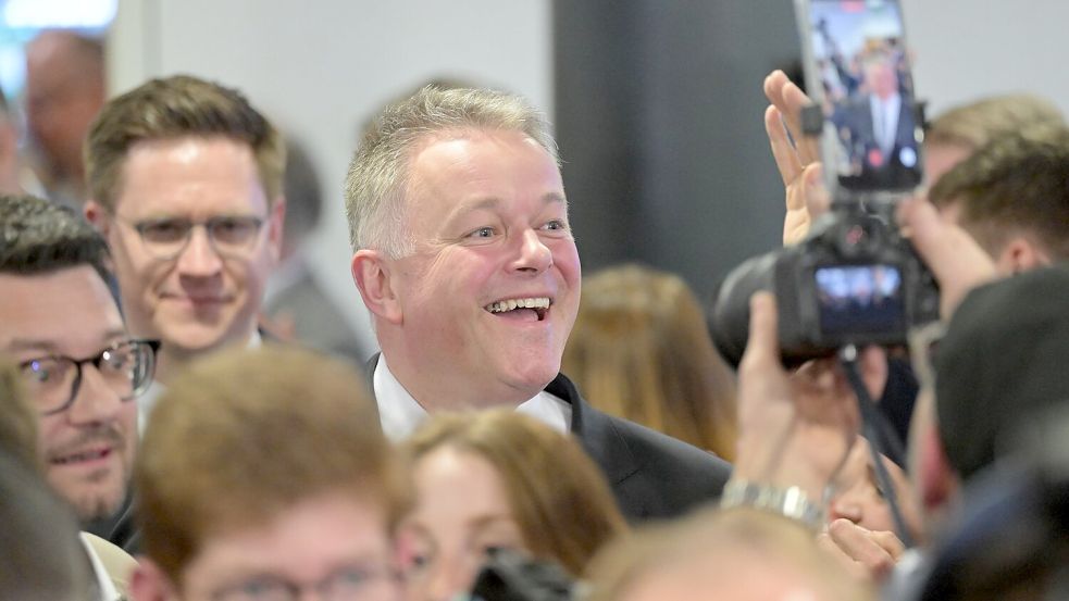 Wahlsieger Schnieder strahlt. Foto: Hannes Albert