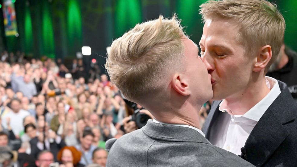 Ein Kuss für „die Liebe meines Lebens“. Foto: Sven Hoppe