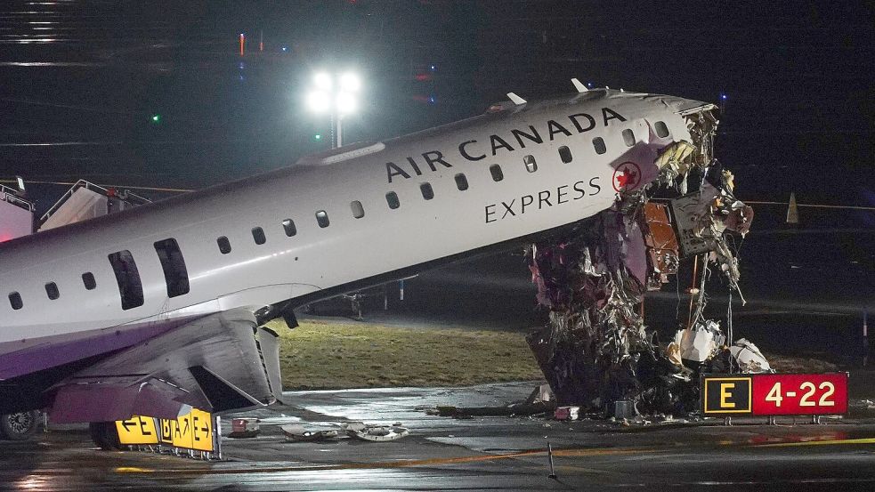 Die Maschine wurde schwer beschädigt. Foto: Ryan Murphy/AP/dpa