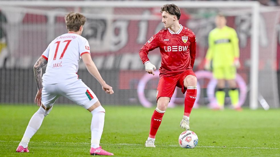Angelo Stiller (r). wird von Bundestrainer Nagelsmann nachnominiert. Foto: Harry Langer