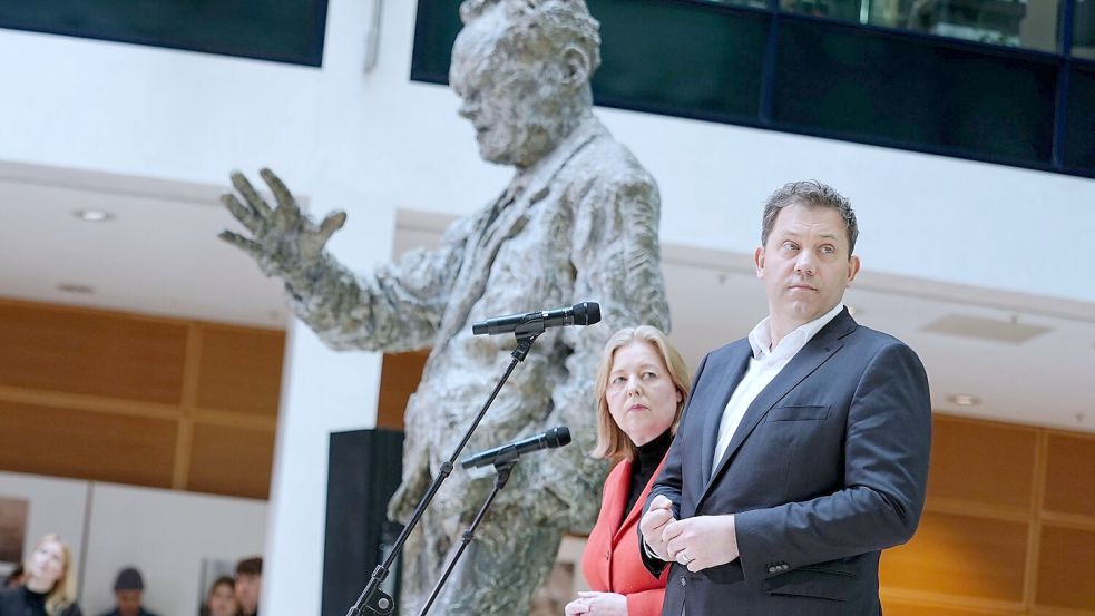 Bas und Klingbeil sehen gerade nicht die Zeit für Rücktritte. Foto: Kay Nietfeld/dpa