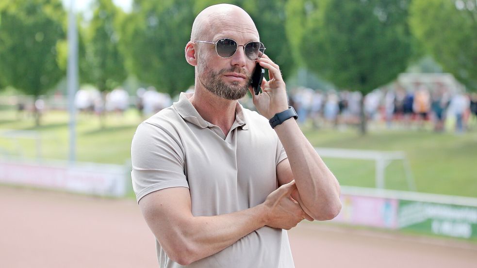 Ole Book verfügt trotz seiner erst 40 Jahre schon über mehrere Jahre Erfahrung als Sportdirektor. Foto: IMAGO/Jan Huebner