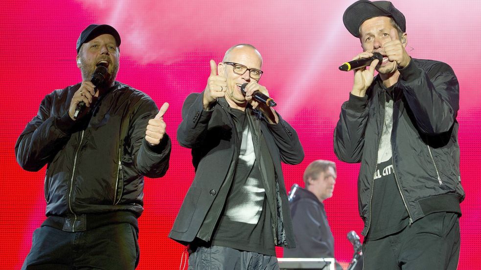 Abschiedstournee führt über Aurich: Wenn eine der prägenden Bands der deutschen Musikgeschichte nach Aurich kommt, wird daraus mehr als nur ein Termin. Marema holt „Die Fantastischen Vier“ im Sommer 2027 auf die Open-Air-Bühne nach Tannenhausen. Foto: Sebastian Kahnert/DPA