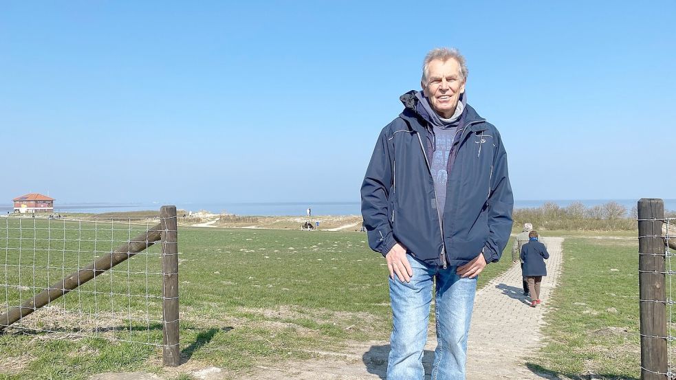 Janto Just am Eingang zum Strand von Hooksiel. Foto: Imke Oltmanns