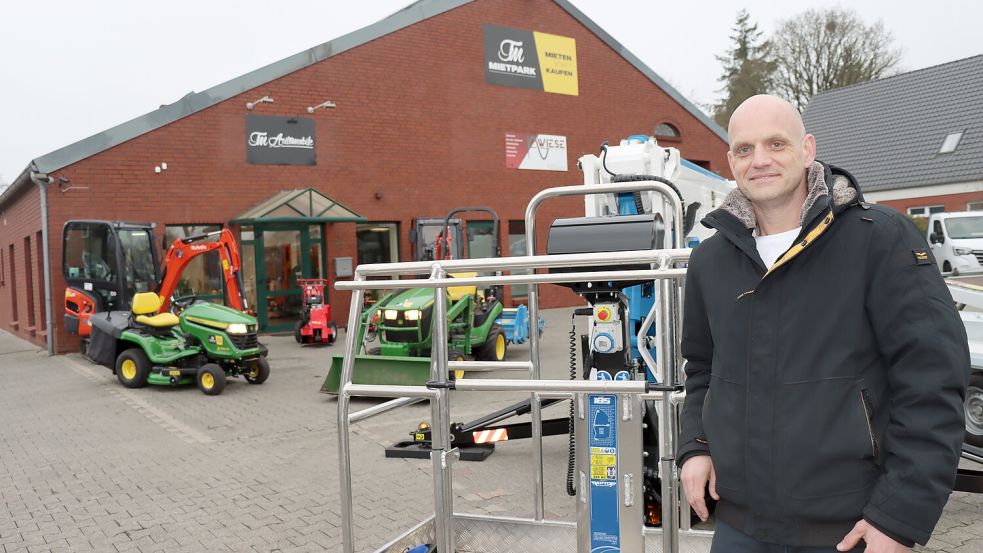 Tim Meinen betreibt den neuen TM Mietpark in Strackholt mit einem breiten Angebot an Mietgeräten für Bau, Garten und Events.