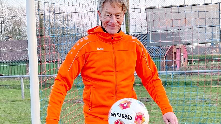 „Moin“-Politiker Andreas Meinders fordert, dass sich der Landkreis Leer an den Baukosten für einen Kunstrasenplatz mit Leichtathletikanlage in Rhauderfehn beteiligt. Foto: privat