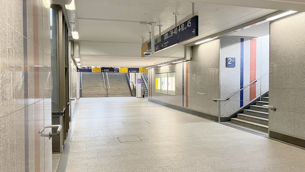 Der Bahnhof von Kaiserslautern ist gesperrt. (Archivbild) Foto: Wolfgang Jung/dpa