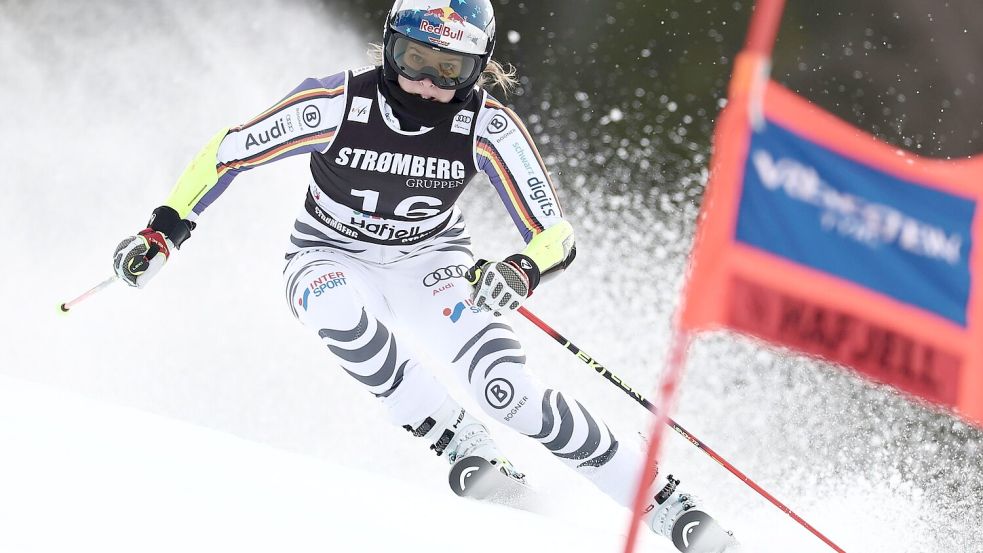 Emma Aicher zeigt einen starken ersten Riesenslalom-Durchgang in Hafjell. Foto: Gabriele Facciotti/AP/dpa